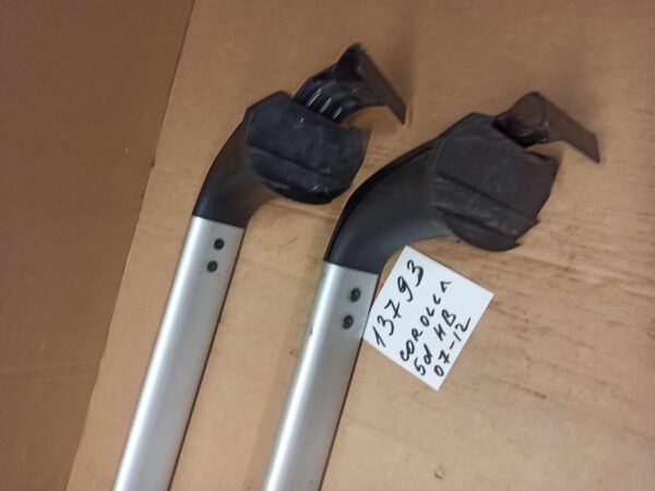 Bagażnik dachowy bazowy belki poprzeczki Toyota Corolla hatchback 5 drzwi 2006-2013