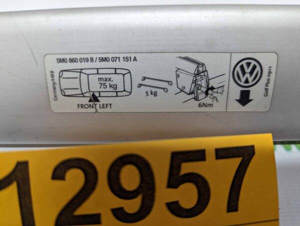 PXL_20240117_183418976_scaled.jpg Bagażnik dachowy bazowy belki poprzeczki Volkswagen Golf plus 09-14 5M0860019B / 5M0071151A