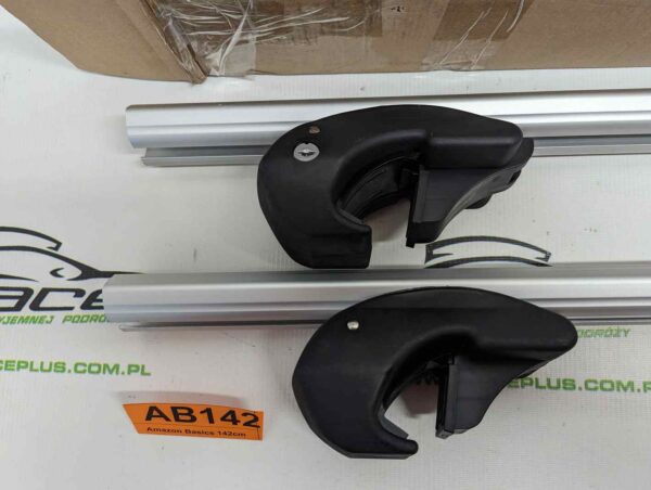 PXL_20250409_162326530_scaled.jpg Bagażnik dachowy bazowy belki poprzeczki Amazon Basics 142cm B083T54H2S na otwarte relingi.