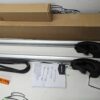 Bagażnik dachowy bazowy belki poprzeczki Amazon Basics 142cm B083T54H2S na otwarte relingi.