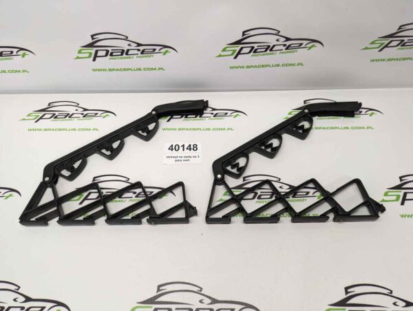 Uchwyt na narty na 3 pary nart.