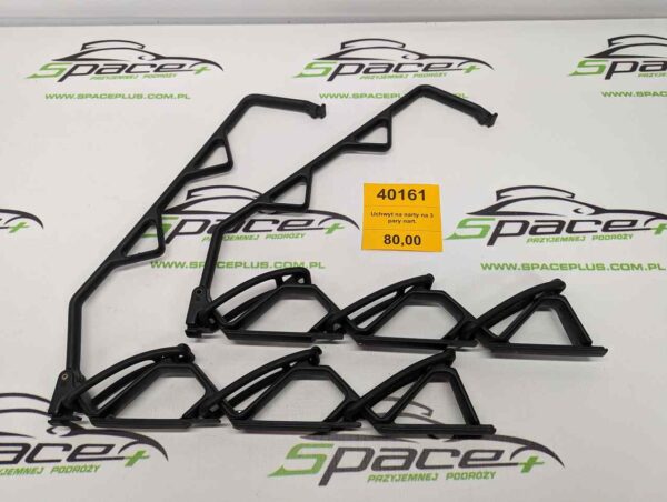 Uchwyt na narty na 3 pary nart.