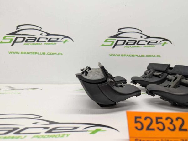 PXL_20250730_151243990_scaled.jpg Stopy bagażnika dachowego z kitem do samochodu Nissan Qashqai J11 po 2014 na relingi.