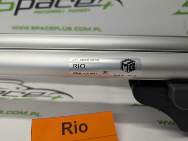 Bagażnik dachowy bazowy belki poprzeczki Rio na otwarte relingi.