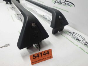 20251025_111527_scaled.jpg Bagażnik dachowy bazowy belki poprzeczki Peugeot 5008 1 na relingi