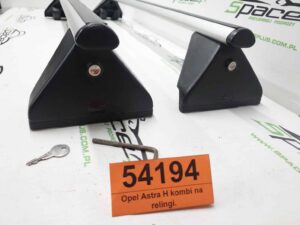 20251029_134515_scaled.jpg Bagażnik dachowy bazowy belki poprzeczki Opel Astra H kombi.