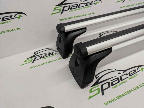 PXL_20241120_074943836_scaled-6.jpg Bagażnik dachowy Thule: belki 860 + Kit 3021 183021 + Stopy 751