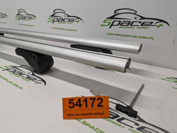 PXL_20251115_121600704_scaled.jpg Bagażnik dachowy bazowy belki poprzeczki Brio na otwarte relingi.