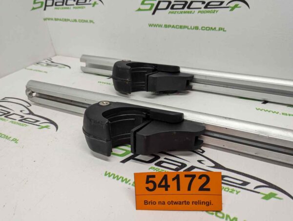 PXL_20251115_121654727_scaled.jpg Bagażnik dachowy bazowy belki poprzeczki Brio na otwarte relingi.