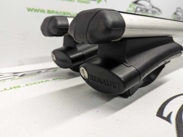 Bagażnik dachowy bazowy na otwarte relingi Thule 775 aerobar 120cm z napisem Renault.