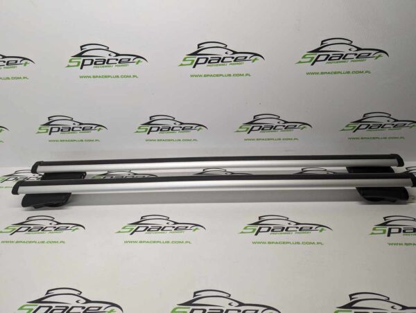 Bagażnik dachowy bazowy na otwarte relingi Thule 775 aerobar 108cm z napisem Renault.