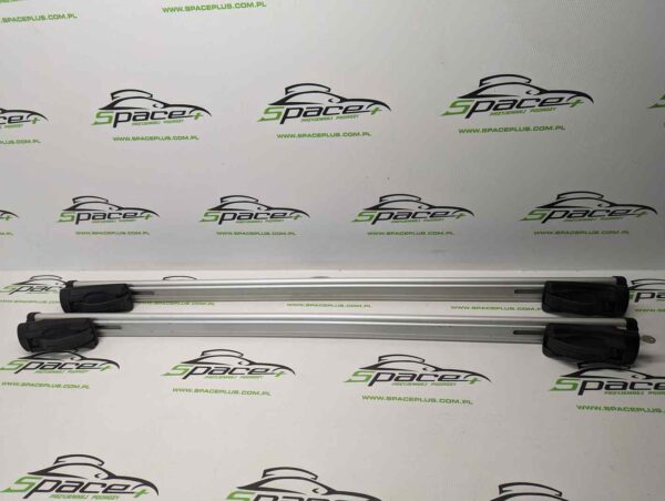 Bagażnik dachowy bazowy na otwarte relingi Thule 775 aerobar 108cm z napisem Renault.