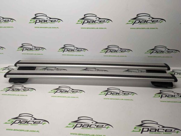 Bagażnik dachowy bazowy na otwarte relingi Thule 775 wingbar 127cm z napisem Renault.