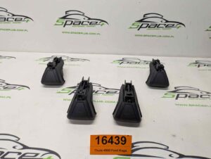 PXL_20251210_150944145_scaled.jpg Stopy bagażnika dachowego Thule 4900 Ford Kuga.