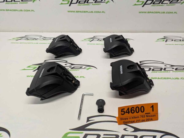 PXL_20260124_093323065_scaled.jpg Stopy bagażnika dachowego z kitem do samochodu Nissan Qashqai J11 po 2014 na relingi.