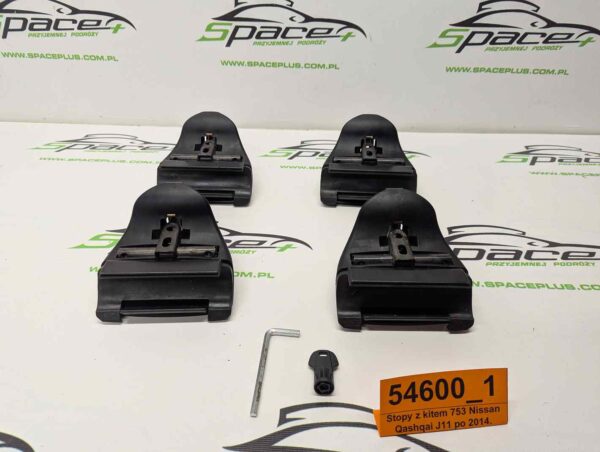 PXL_20260124_093338118_scaled.jpg Stopy bagażnika dachowego z kitem do samochodu Nissan Qashqai J11 po 2014 na relingi.