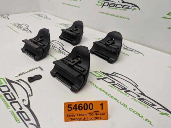 PXL_20260124_093340812_scaled.jpg Stopy bagażnika dachowego z kitem do samochodu Nissan Qashqai J11 po 2014 na relingi.