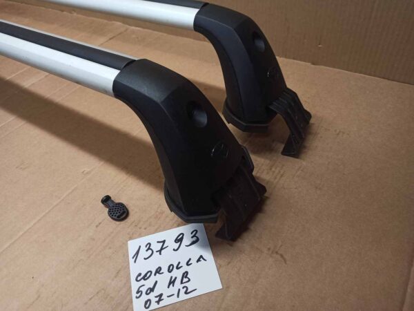 Bagażnik dachowy bazowy belki poprzeczki Toyota Corolla hatchback 5 drzwi 2006-2013