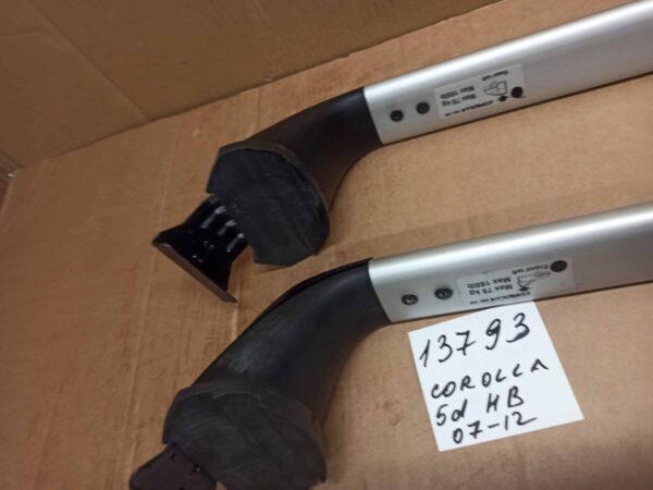 Bagażnik dachowy bazowy belki poprzeczki Toyota Corolla hatchback 5 drzwi 2006-2013