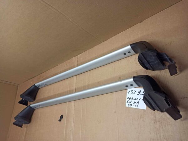 Bagażnik dachowy bazowy belki poprzeczki Toyota Corolla hatchback 5 drzwi 2006-2013