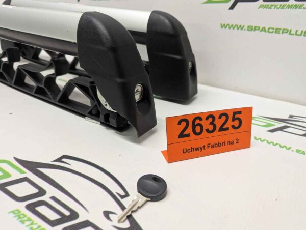 Uchwyt Fabbri na 2 pary nart lub 2 snowboardy na belki aluminiowe.