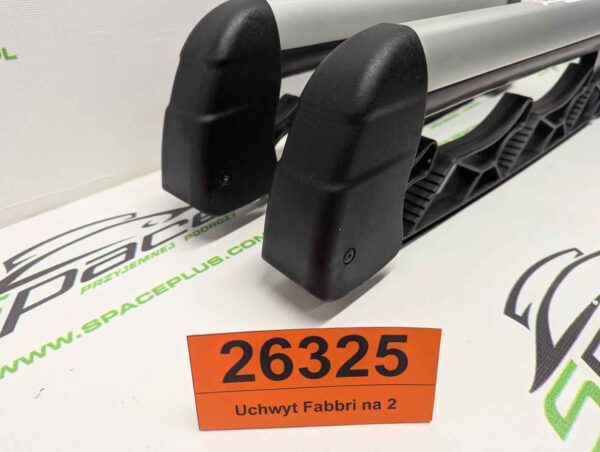 Uchwyt Fabbri na 2 pary nart lub 2 snowboardy na belki aluminiowe.