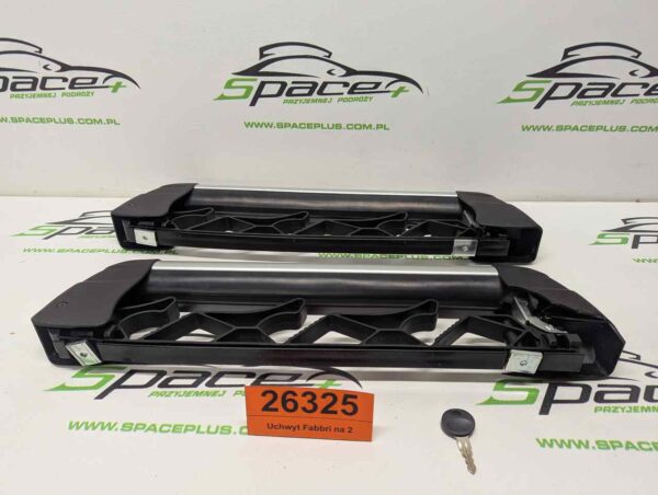 Uchwyt Fabbri na 2 pary nart lub 2 snowboardy na belki aluminiowe.