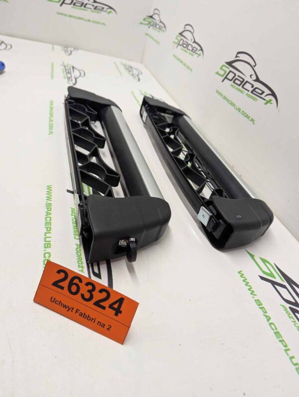 Uchwyt Fabbri na 2 pary nart lub 2 snowboardy na belki aluminiowe.