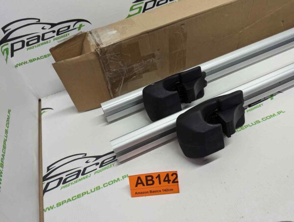 PXL_20250409_162320882_scaled-1.jpg Bagażnik dachowy bazowy belki poprzeczki Amazon Basics 142cm B083T54H2S na otwarte relingi.