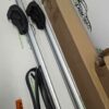 PXL_20250409_162333731_scaled-1.jpg Bagażnik dachowy bazowy belki poprzeczki Amazon Basics 142cm B083T54H2S na otwarte relingi.
