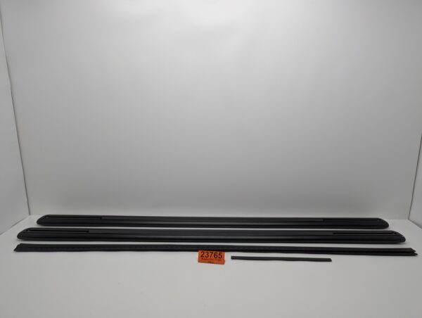 Bagażnik dachowy bazowy belki poprzeczki Thule Wingbar EVO 7115, 711500 150cm